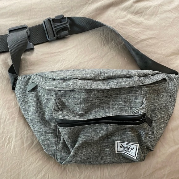 Herschel Fanny Pack - Picture 1 of 3